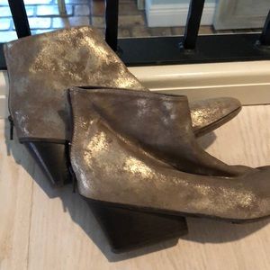 SESTO MEUCCI metallic bootie